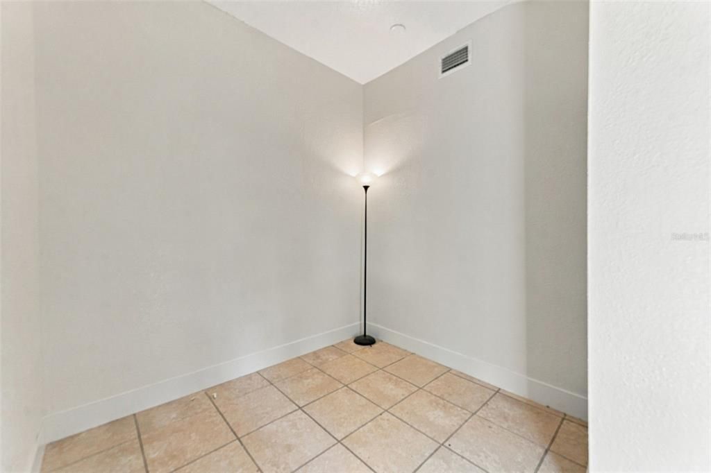 For Rent: $2,500 (4 beds, 2 baths, 1403 Square Feet)