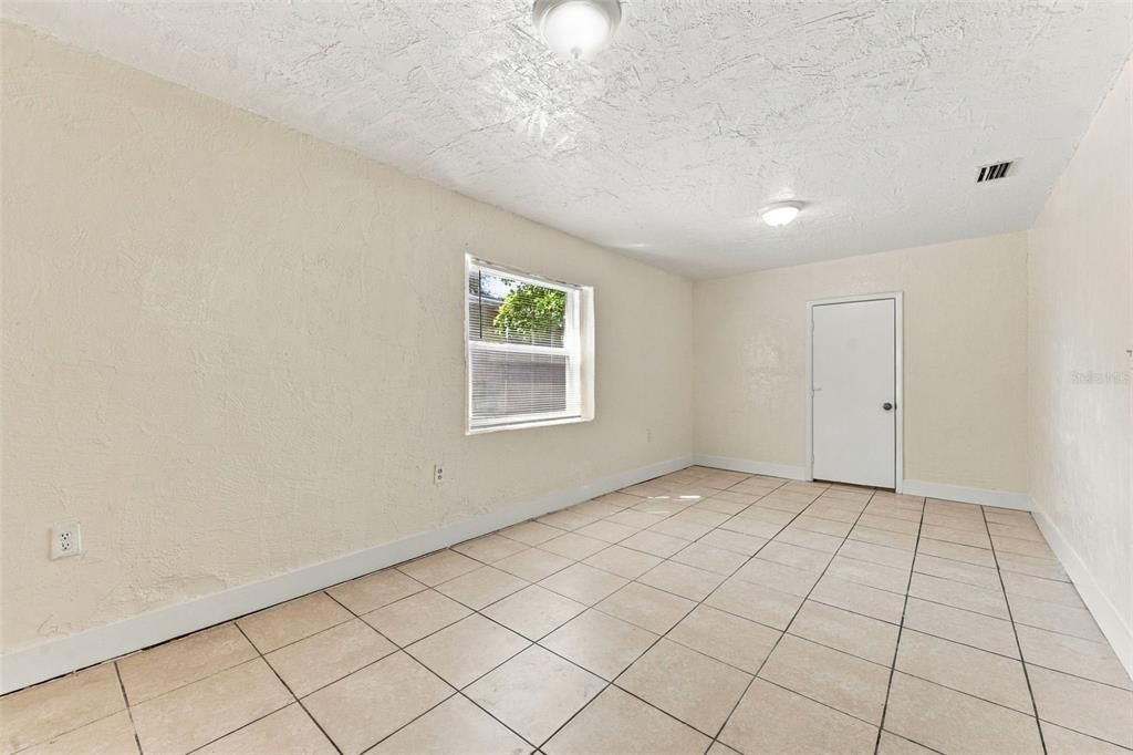 For Rent: $2,500 (4 beds, 2 baths, 1403 Square Feet)