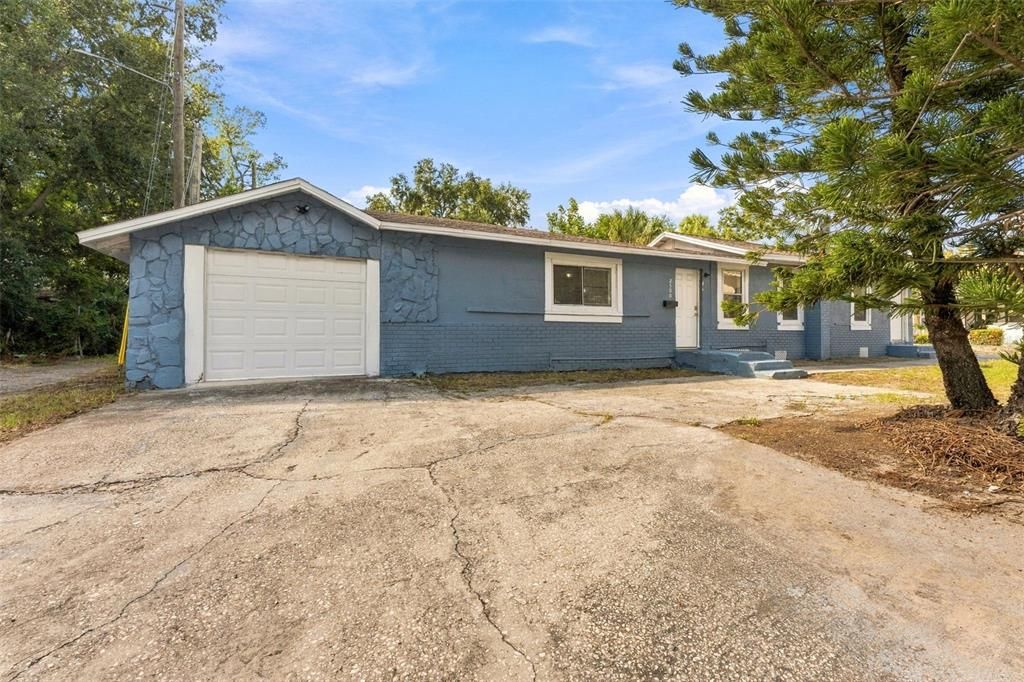 For Rent: $2,500 (4 beds, 2 baths, 1403 Square Feet)