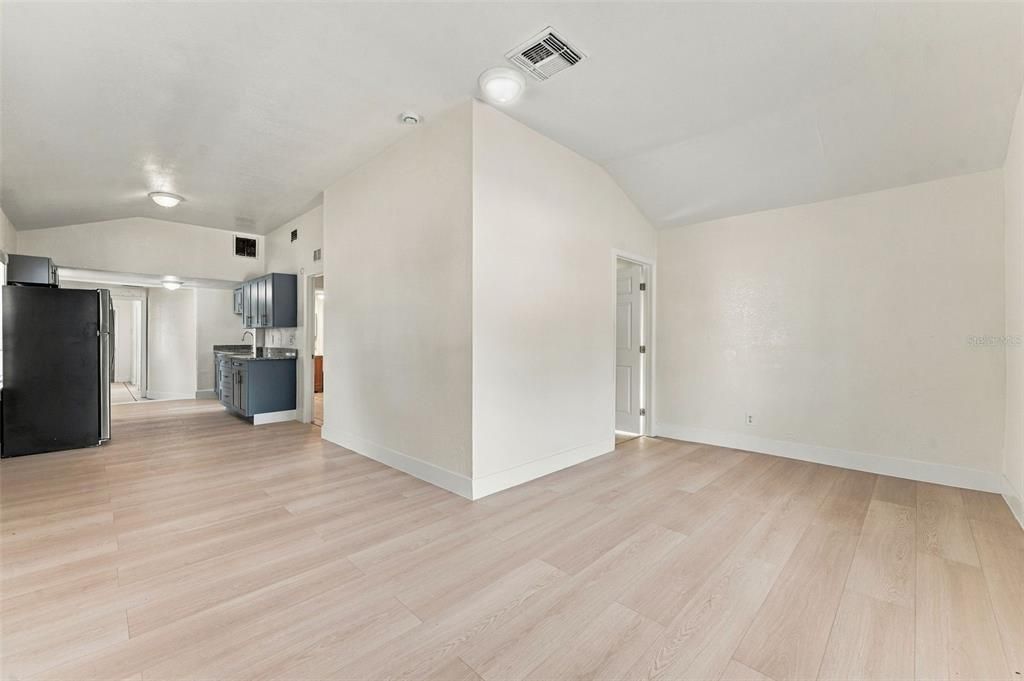 For Rent: $2,500 (4 beds, 2 baths, 1403 Square Feet)