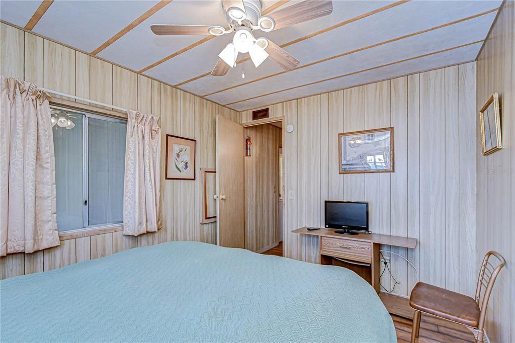 For Sale: $69,900 (2 beds, 1 baths, 672 Square Feet)