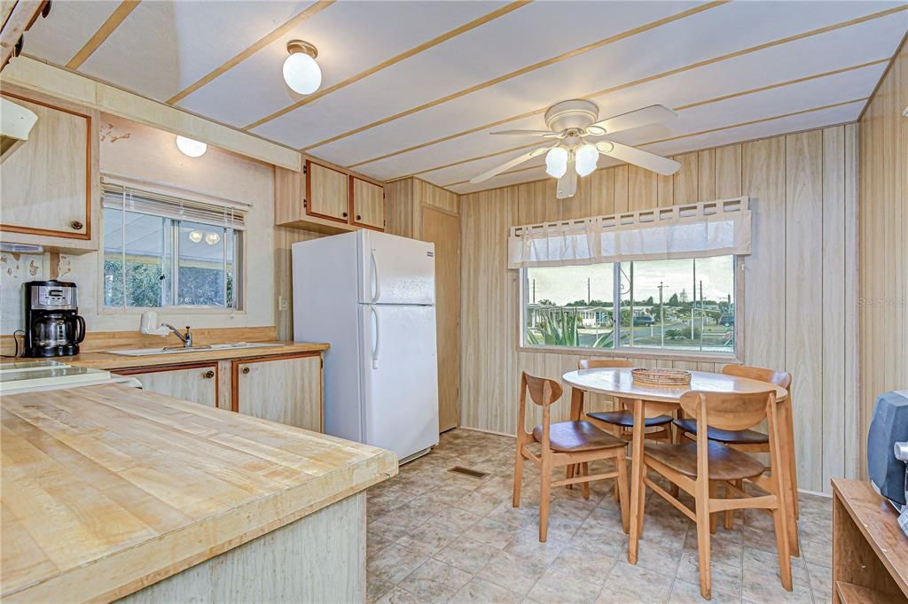 For Sale: $69,900 (2 beds, 1 baths, 672 Square Feet)