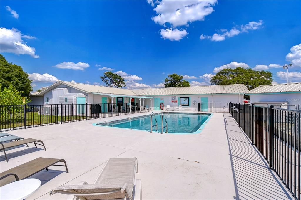 For Sale: $69,900 (2 beds, 1 baths, 672 Square Feet)