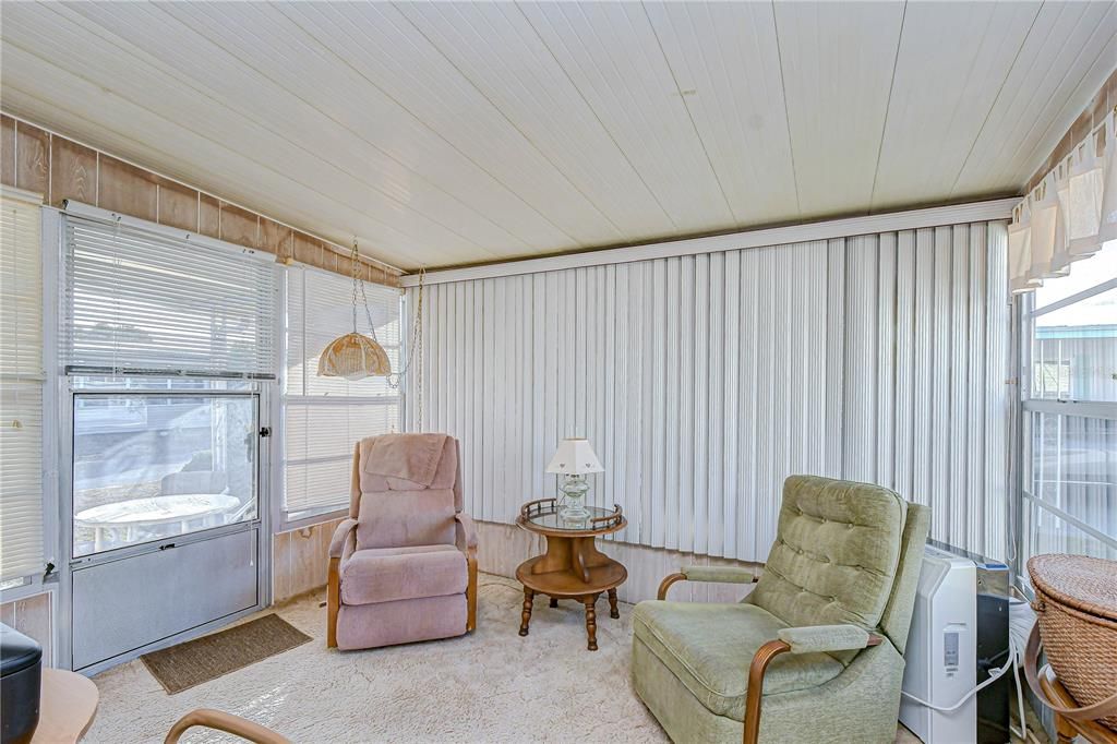 For Sale: $69,900 (2 beds, 1 baths, 672 Square Feet)