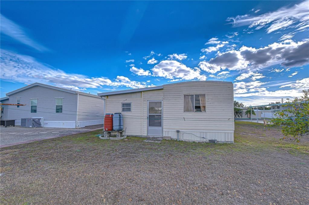 For Sale: $69,900 (2 beds, 1 baths, 672 Square Feet)