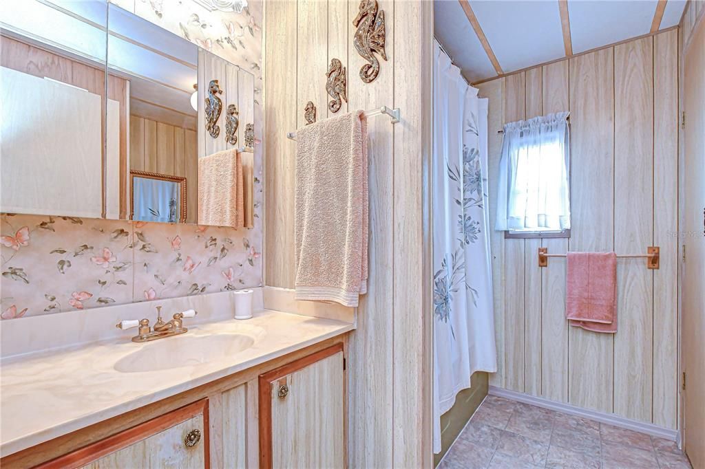 For Sale: $69,900 (2 beds, 1 baths, 672 Square Feet)