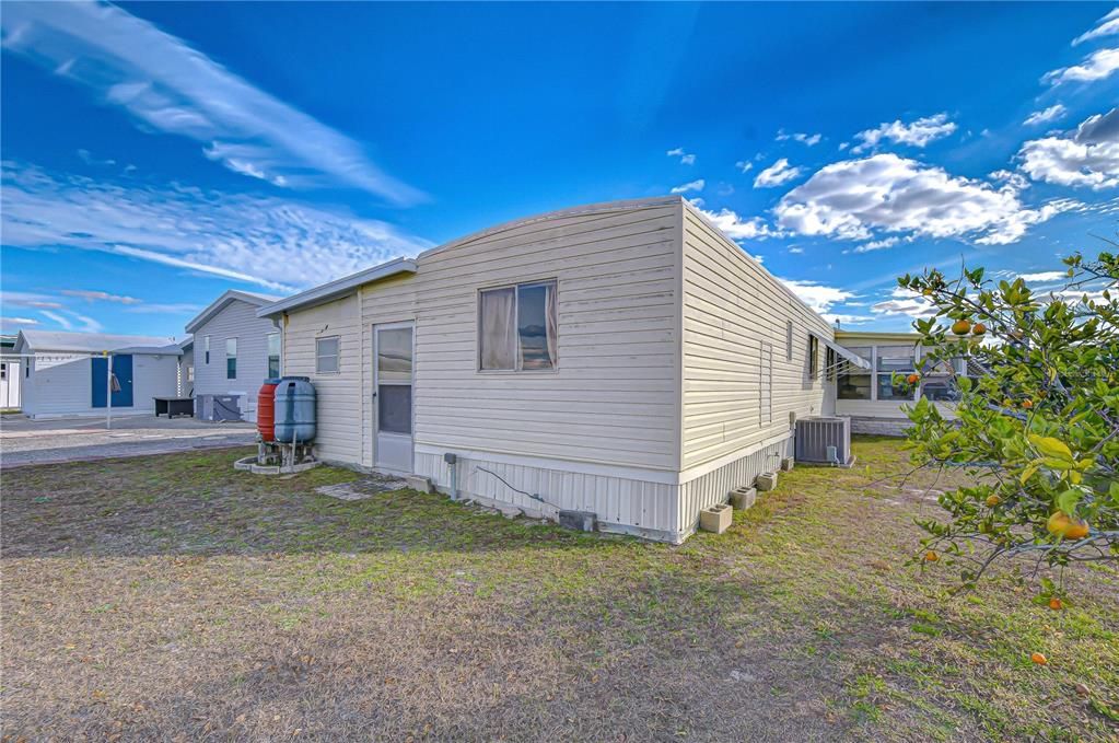 For Sale: $69,900 (2 beds, 1 baths, 672 Square Feet)