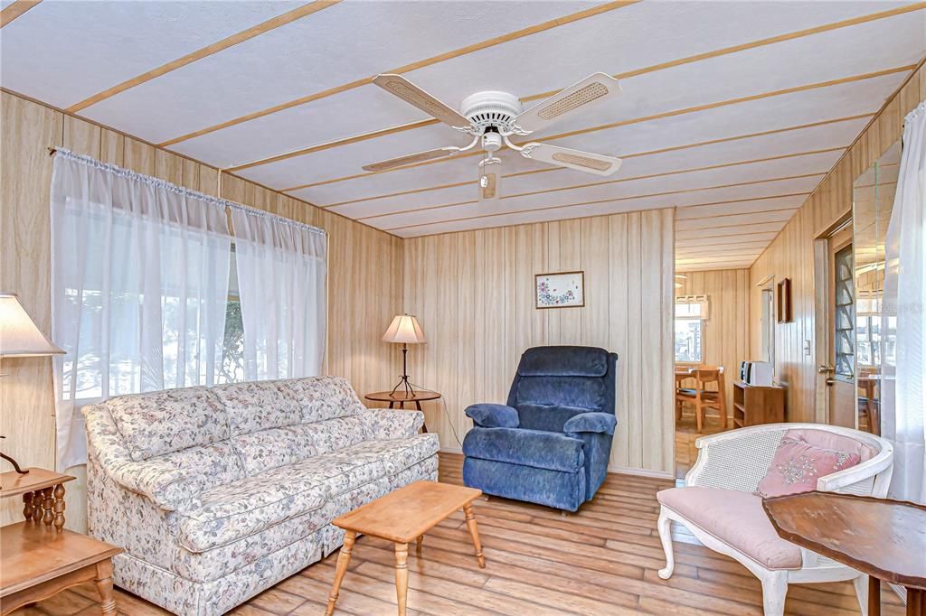 For Sale: $69,900 (2 beds, 1 baths, 672 Square Feet)