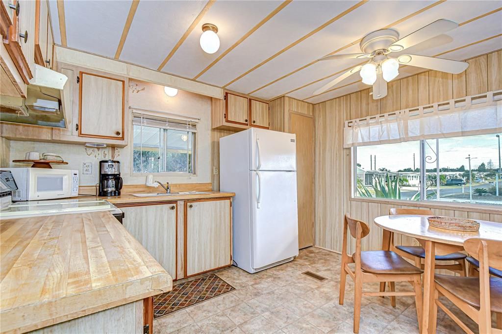 For Sale: $69,900 (2 beds, 1 baths, 672 Square Feet)