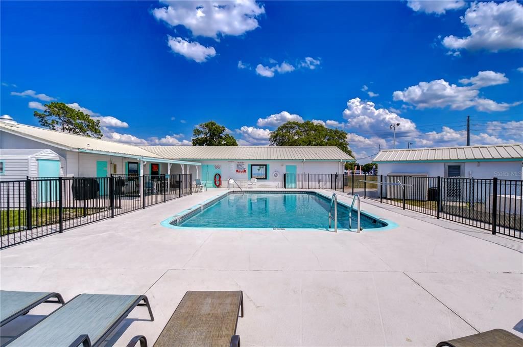 For Sale: $69,900 (2 beds, 1 baths, 672 Square Feet)