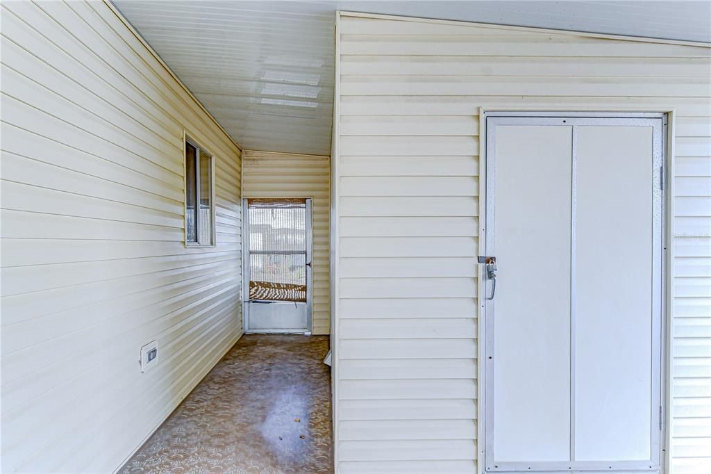 For Sale: $69,900 (2 beds, 1 baths, 672 Square Feet)