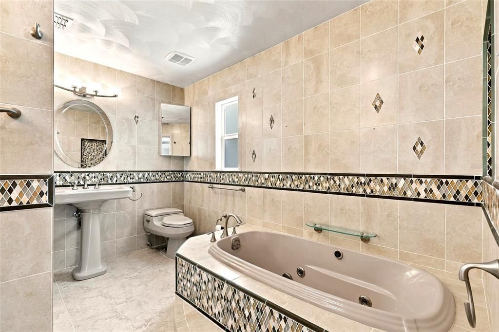 На продажу: $974,000 (3 спален, 2 ванн, 1932 Квадратных фут)