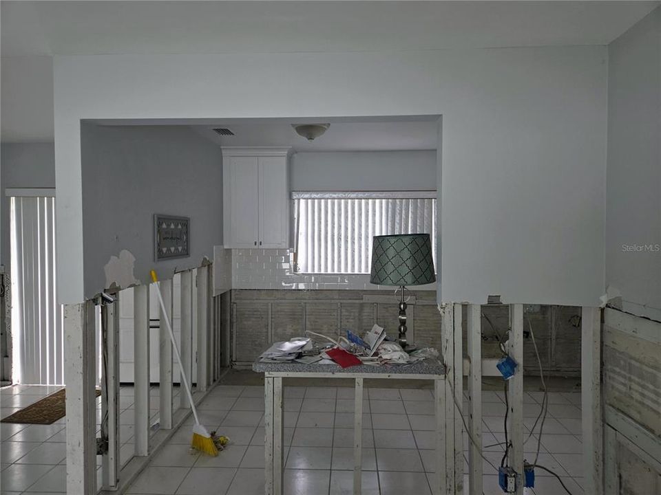 Под контрактом: $225,000 (2 спален, 2 ванн, 1049 Квадратных фут)