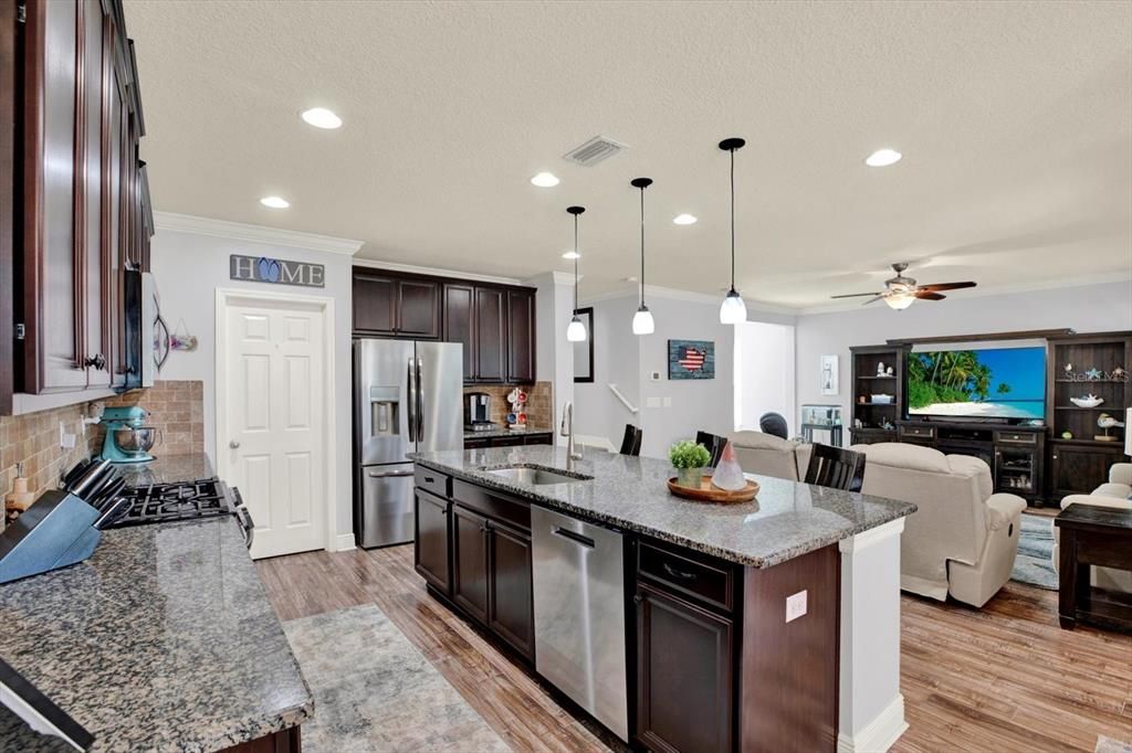 For Sale: $549,900 (4 beds, 2 baths, 2254 Square Feet)