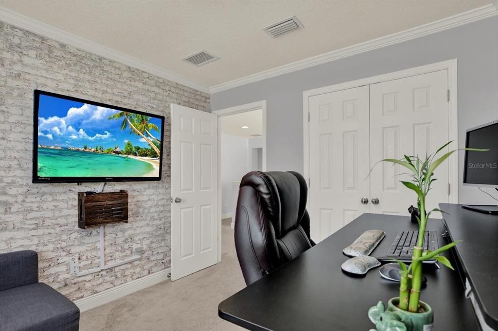 For Sale: $549,900 (4 beds, 2 baths, 2254 Square Feet)