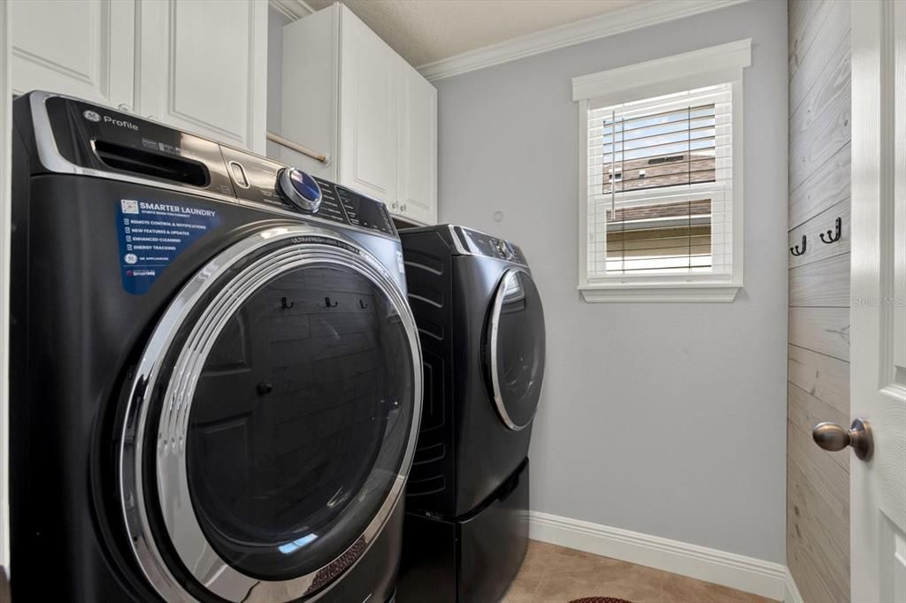 For Sale: $549,900 (4 beds, 2 baths, 2254 Square Feet)