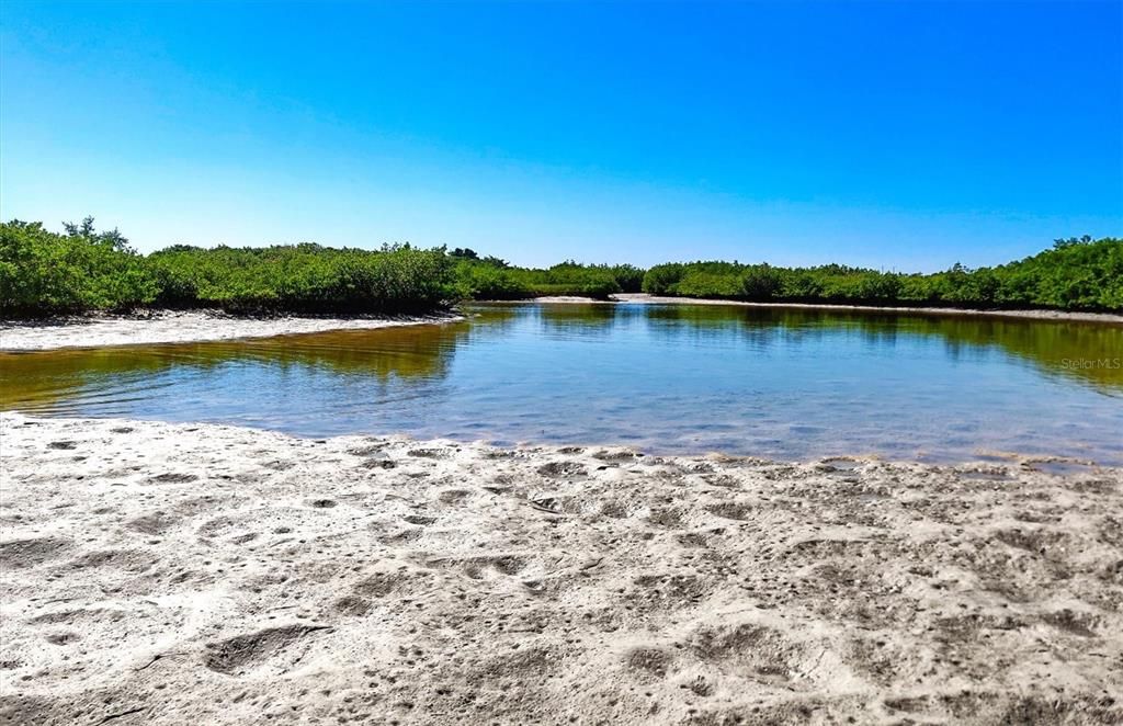 En Venta: $575,000 (3 camas, 3 baños, 2651 Pies cuadrados)