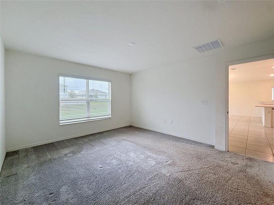 В аренду: $2,150 (4 спален, 2 ванн, 1696 Квадратных фут)