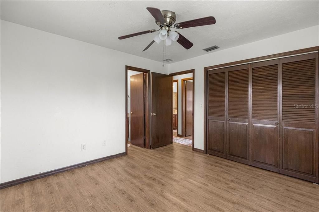 For Sale: $209,000 (2 beds, 2 baths, 924 Square Feet)