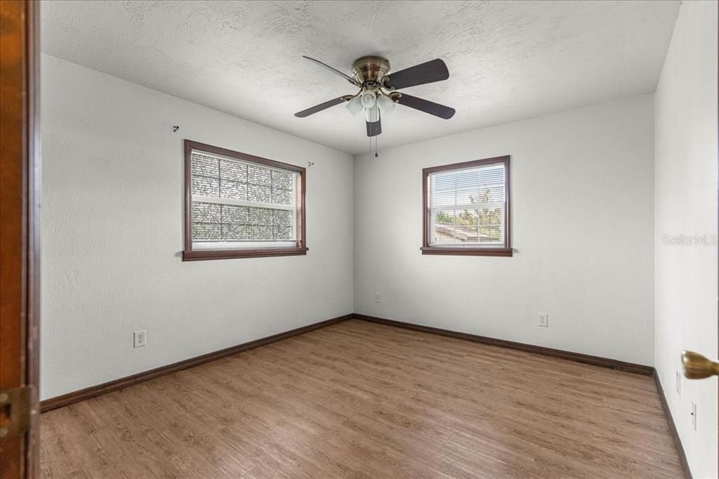 For Sale: $209,000 (2 beds, 2 baths, 924 Square Feet)