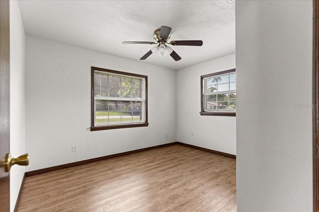 For Sale: $209,000 (2 beds, 2 baths, 924 Square Feet)