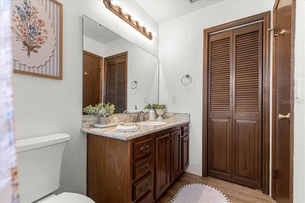 For Sale: $209,000 (2 beds, 2 baths, 924 Square Feet)