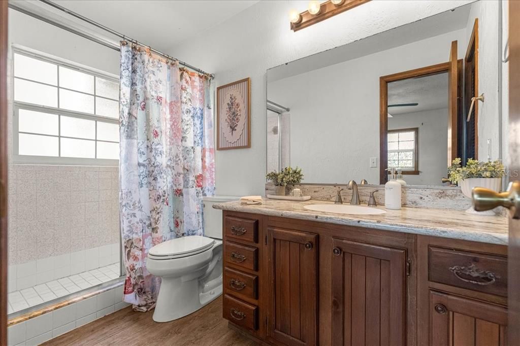 For Sale: $209,000 (2 beds, 2 baths, 924 Square Feet)