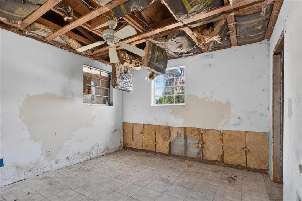 На продажу: $124,950 (4 спален, 2 ванн, 2723 Квадратных фут)