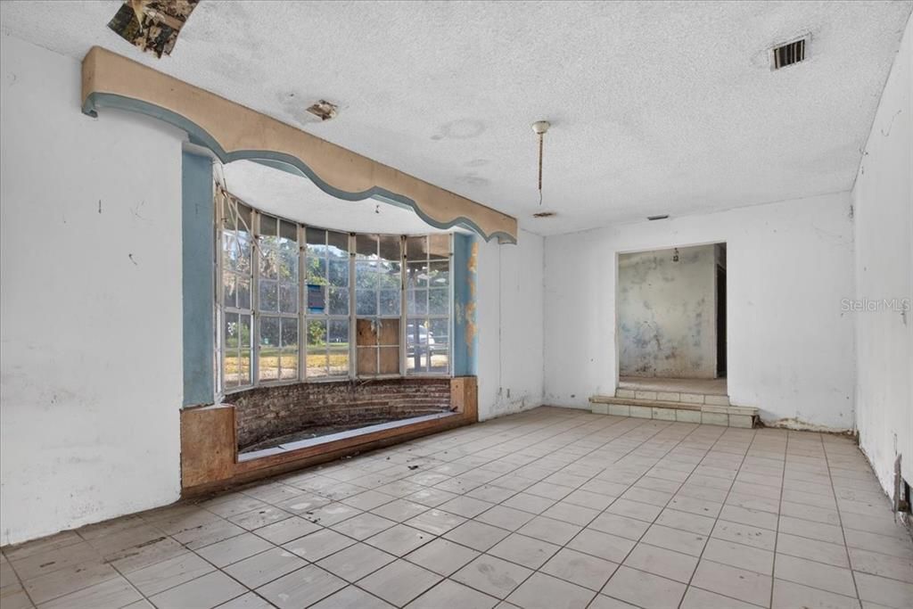 На продажу: $124,950 (4 спален, 2 ванн, 2723 Квадратных фут)