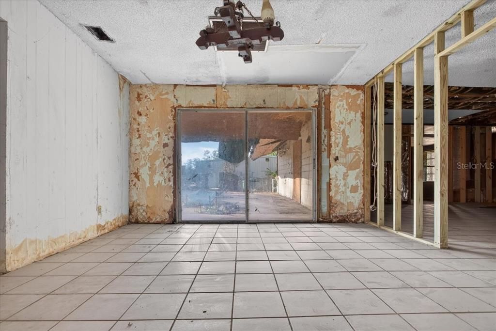 На продажу: $124,950 (4 спален, 2 ванн, 2723 Квадратных фут)