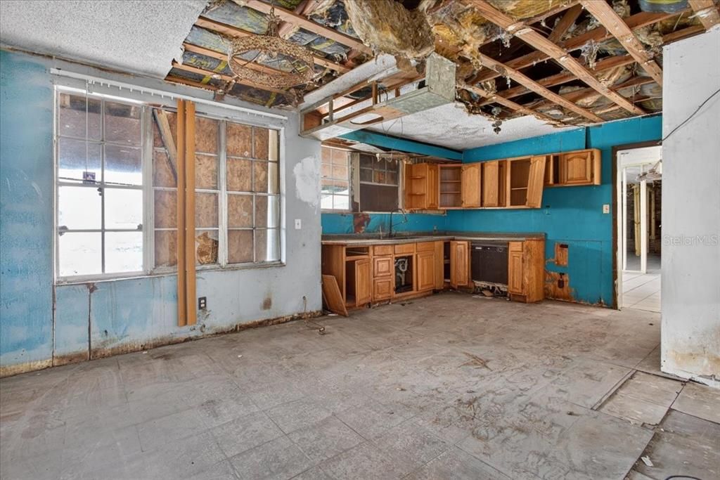 На продажу: $124,950 (4 спален, 2 ванн, 2723 Квадратных фут)