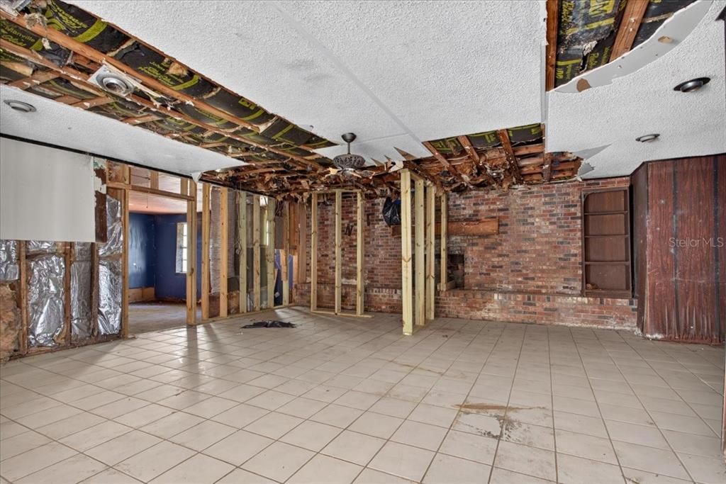 На продажу: $124,950 (4 спален, 2 ванн, 2723 Квадратных фут)