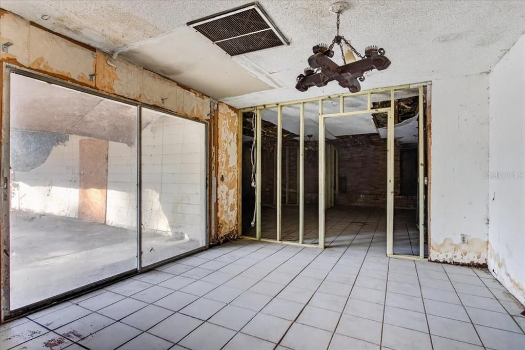 На продажу: $124,950 (4 спален, 2 ванн, 2723 Квадратных фут)