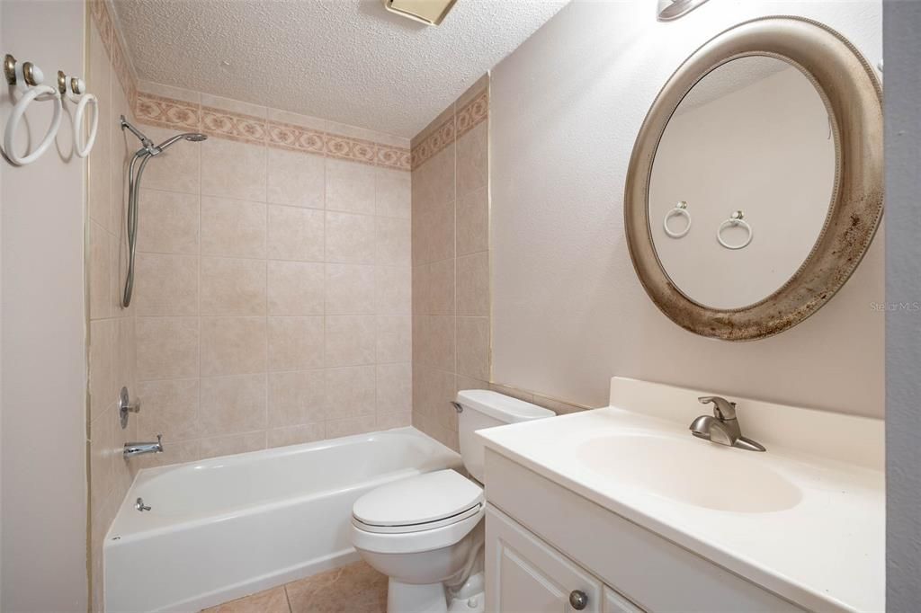 Activo con contrato: $312,000 (3 camas, 2 baños, 1274 Pies cuadrados)