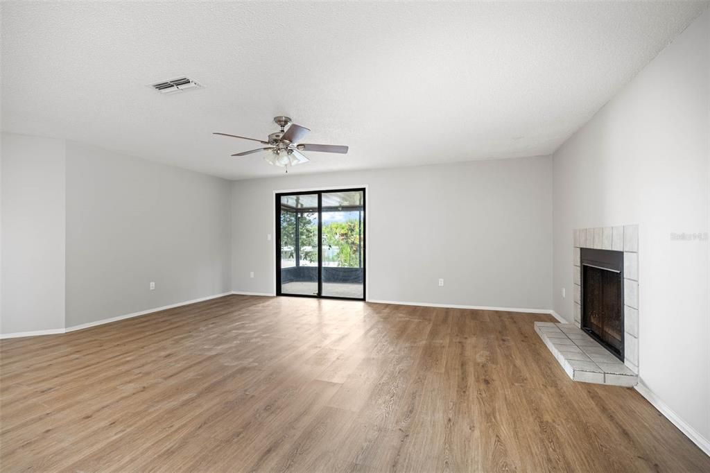 Activo con contrato: $312,000 (3 camas, 2 baños, 1274 Pies cuadrados)