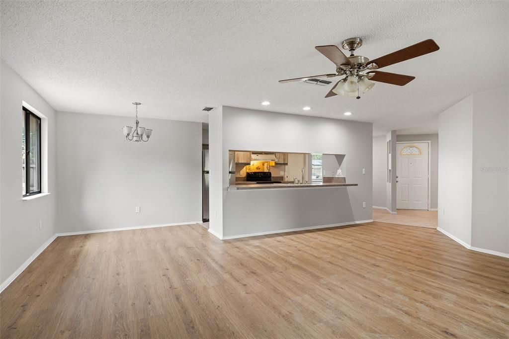 Activo con contrato: $312,000 (3 camas, 2 baños, 1274 Pies cuadrados)