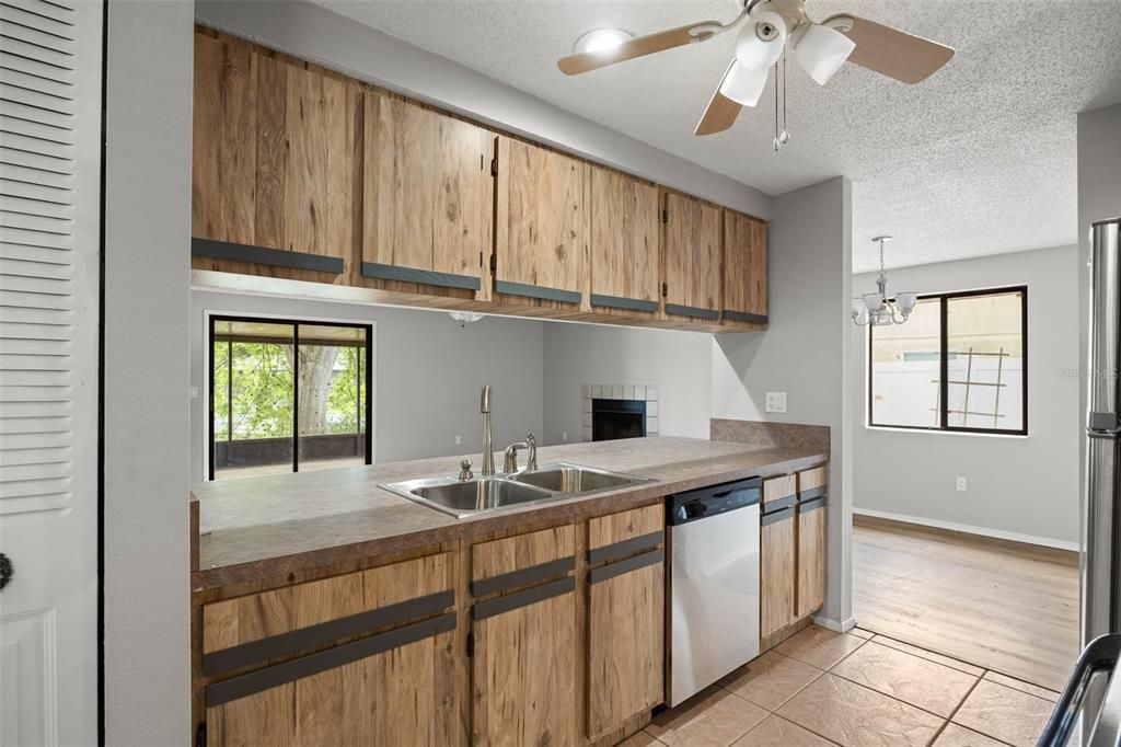 Activo con contrato: $312,000 (3 camas, 2 baños, 1274 Pies cuadrados)