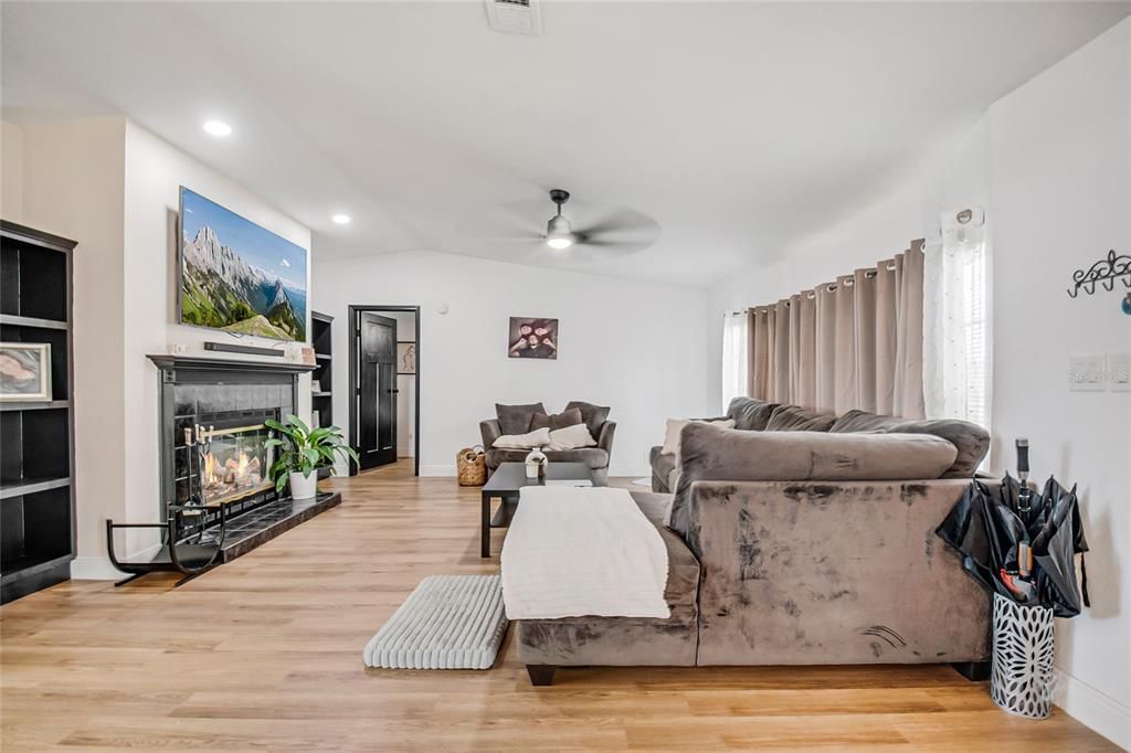 For Sale: $320,000 (3 beds, 2 baths, 1680 Square Feet)