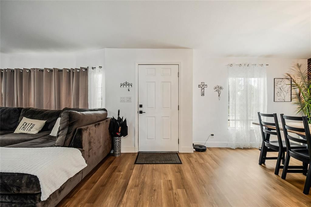 For Sale: $320,000 (3 beds, 2 baths, 1680 Square Feet)