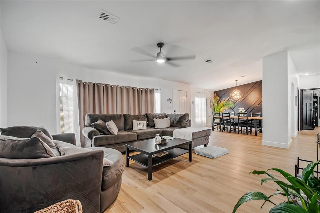 For Sale: $320,000 (3 beds, 2 baths, 1680 Square Feet)
