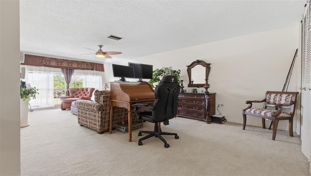 For Rent: $2,000 (2 beds, 1 baths, 930 Square Feet)