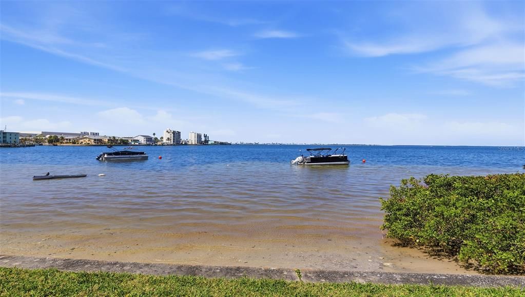 For Rent: $2,000 (2 beds, 1 baths, 930 Square Feet)
