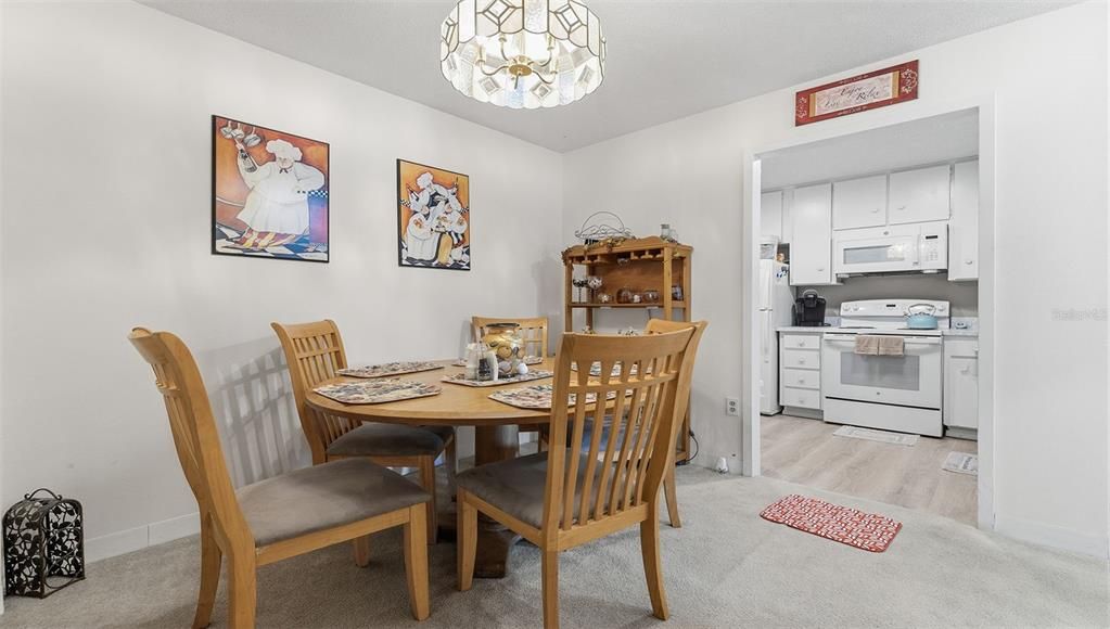 For Rent: $2,000 (2 beds, 1 baths, 930 Square Feet)