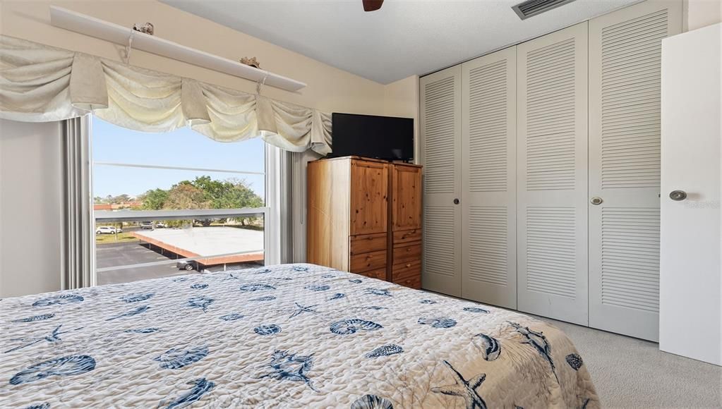 For Rent: $2,000 (2 beds, 1 baths, 930 Square Feet)