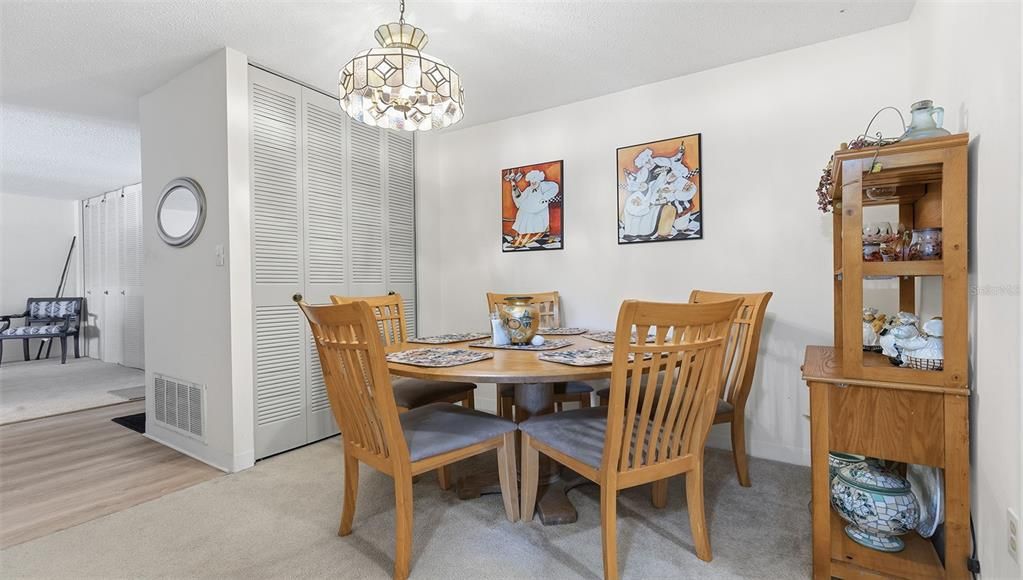 For Rent: $2,000 (2 beds, 1 baths, 930 Square Feet)