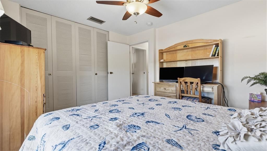 For Rent: $2,000 (2 beds, 1 baths, 930 Square Feet)