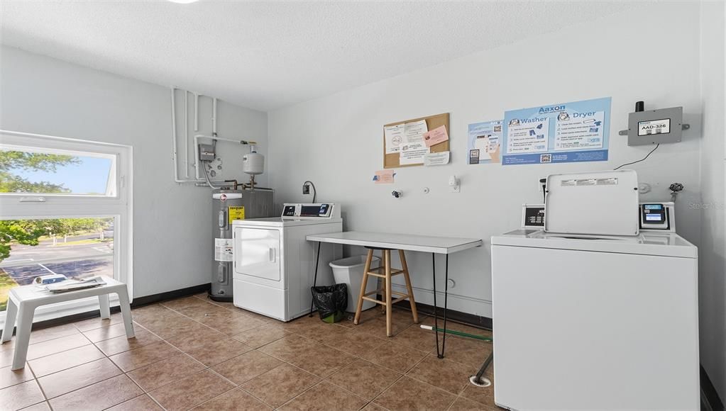 For Rent: $2,000 (2 beds, 1 baths, 930 Square Feet)