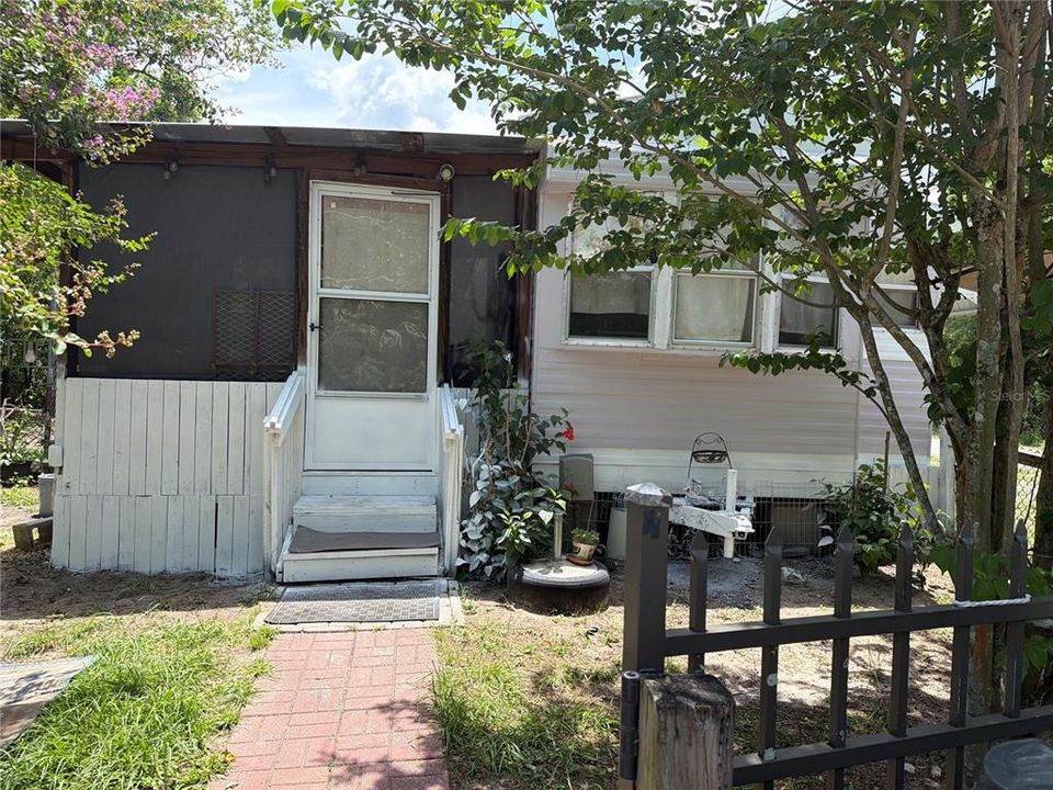 For Rent: $950 (1 beds, 1 baths, 378 Square Feet)