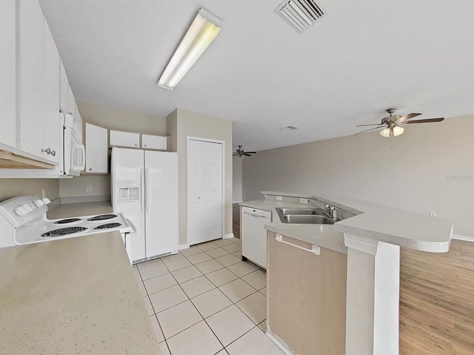 For Rent: $2,100 (3 beds, 2 baths, 1578 Square Feet)