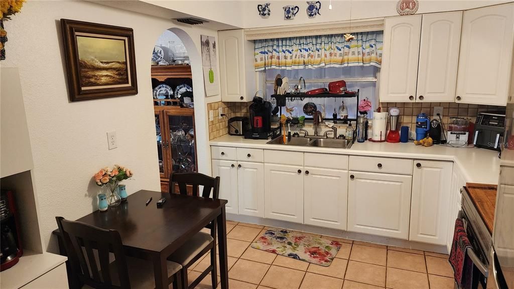 На продажу: $269,999 (3 спален, 2 ванн, 1464 Квадратных фут)